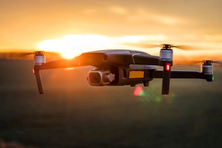 ¿Cómo funcionan y cómo se debe manejar un dron?