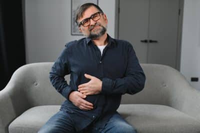 Factores clave en la inflamación abdominal y su relación con la flora bacteriana