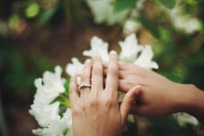 Anillos de compromiso para mujer que celebran tu historia